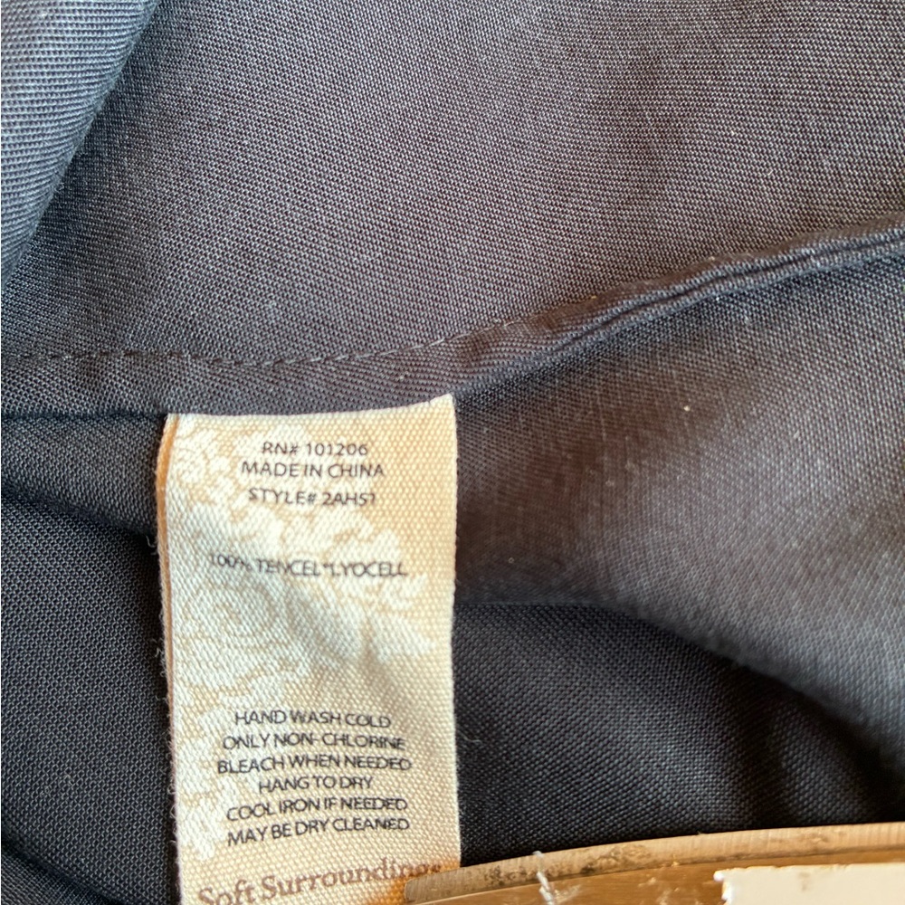 Soft Surroundings Black Tencel V-Neck Tunic in Black 
Size X-Small - Picture 9 of 9